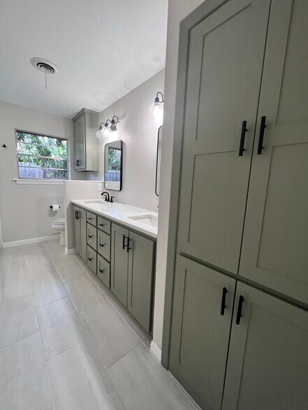 Primary Bath - 6403 Dreyfuss Rd