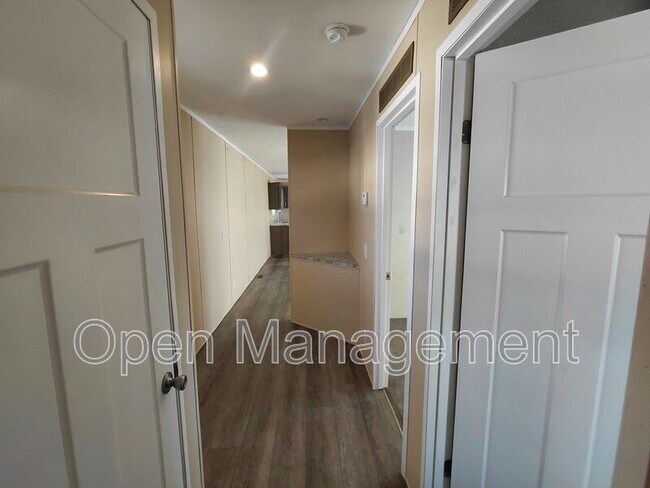 Building Photo - 301 Mantle Ave