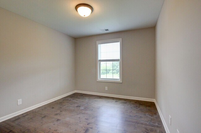 Building Photo - 1092 Barnhill Rd