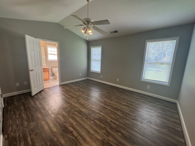 Building Photo - 124 Crestwood Dr