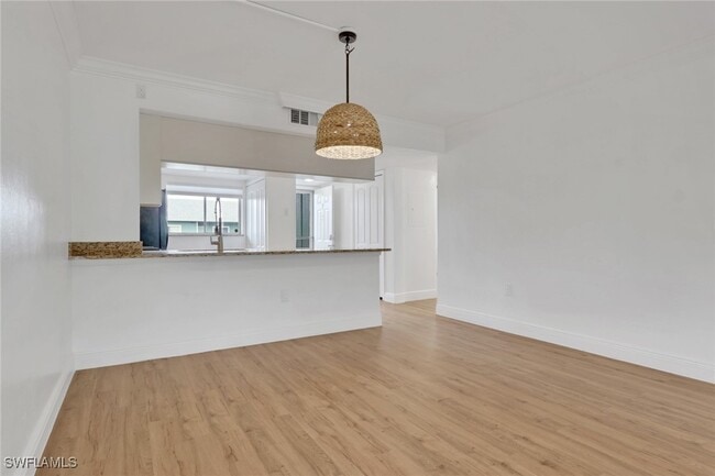 Building Photo - 146 Cypress Way E