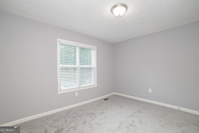 Building Photo - 6513 Mitchell Ln SW