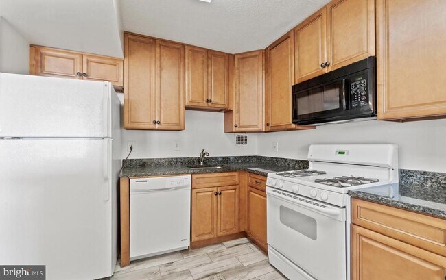 Building Photo - 118 Monroe St