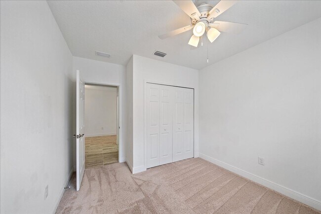 Building Photo - Beautiful Annual 4 Bedroom 2 Bath Single F...