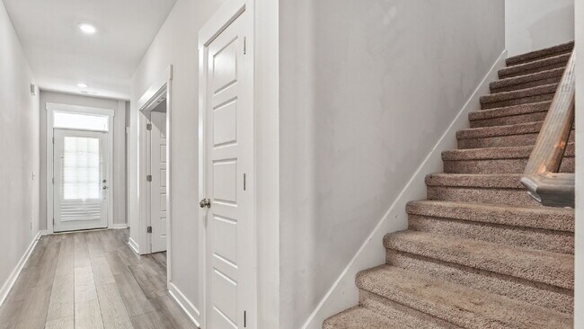 Building Photo - Limited-time offer: Reduced security deposit for well-qualified applicants. Spacious 4BR/3BA home...