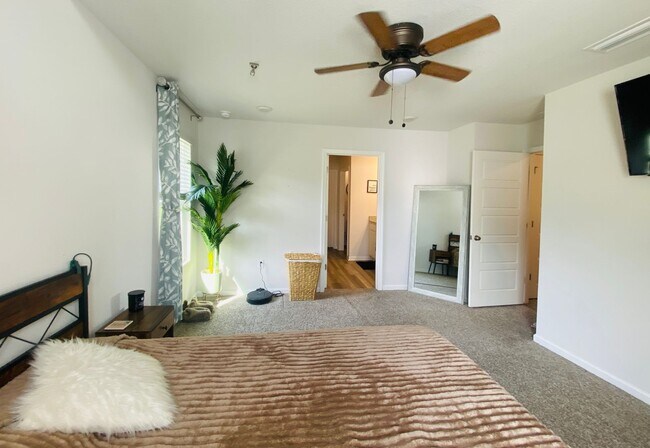 Building Photo - Functional 2-Story Design | 4BR + 2.5BA | Quick Access to I-10