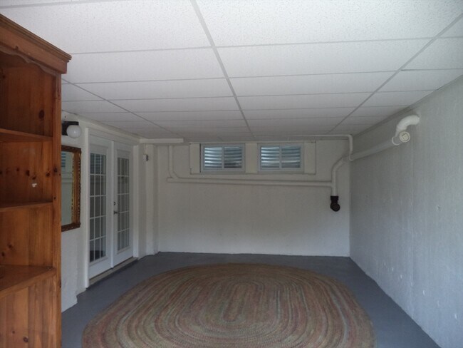 Building Photo - 387 Main St