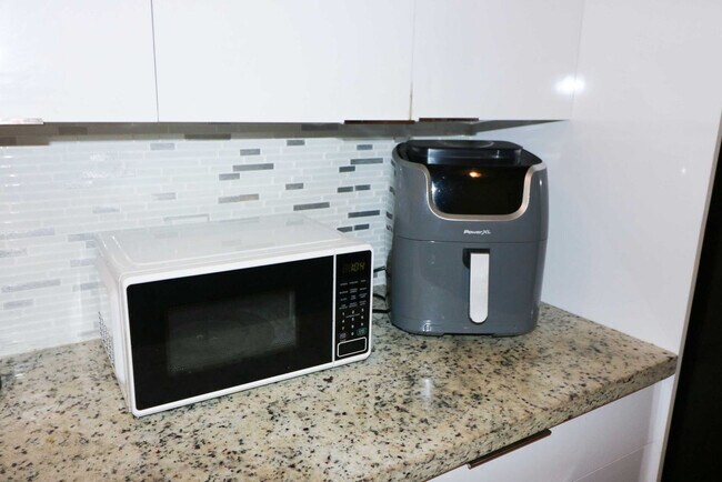 Building Photo - 7727 NW 4th Ct