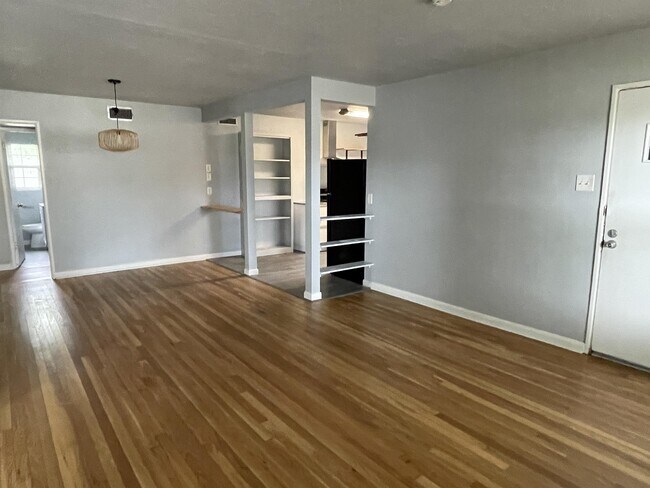 Building Photo - 258 Cresham Dr