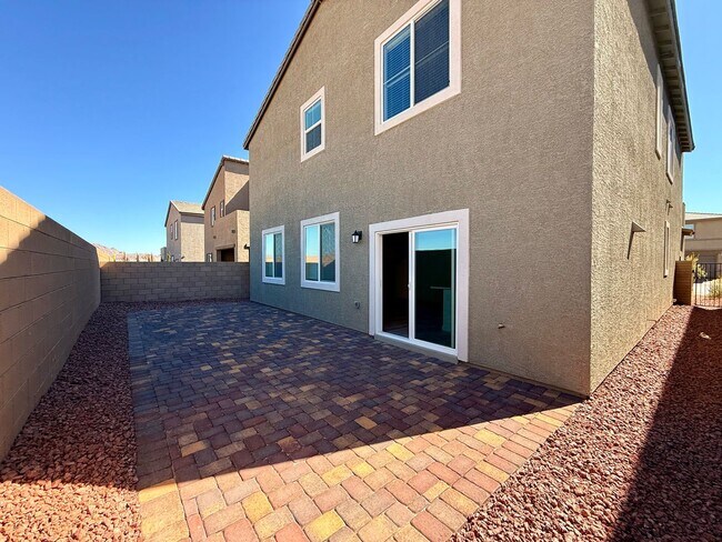 Building Photo - 4 BED 3.5 BATH 2 CAR GARAGE HOME w/ LOFT, ...