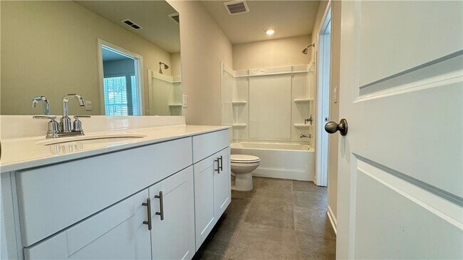 Building Photo - 151 Cedar Ln