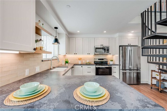 Building Photo - 127 E Foothill Blvd