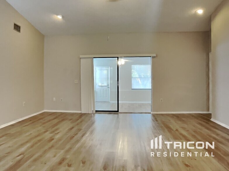 Building Photo - 1203 70th Dr E
