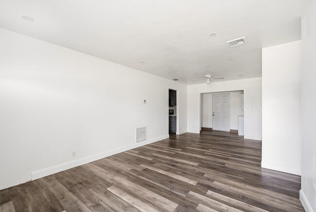 Building Photo - 1060 SW 5th Terrace
