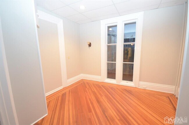 Building Photo - 405 N Washington Ave