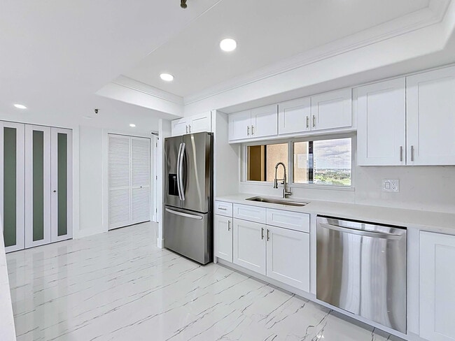Building Photo - 2480 Presidential Way