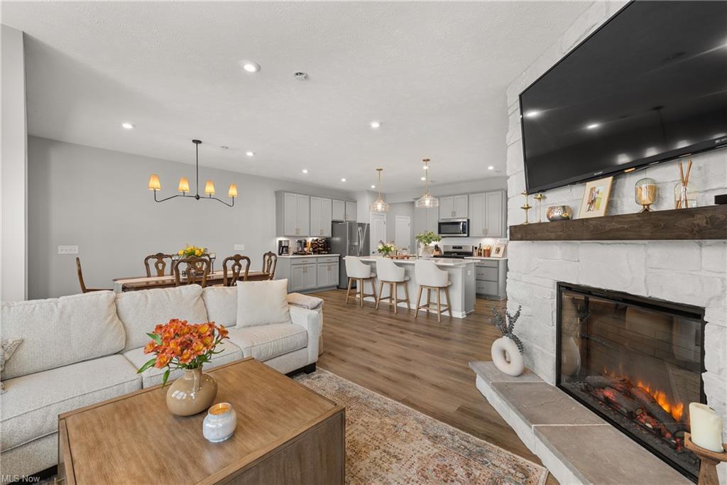 Building Photo - 798 N Greenway Dr