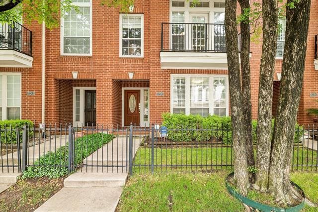 Building Photo - 3238 Throckmorton St