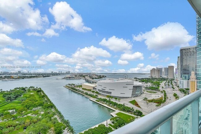 Building Photo - 900 Biscayne Blvd