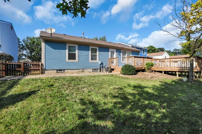 Building Photo - 5541 Mid Day Dr