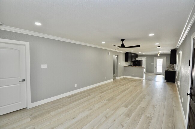 Building Photo - 7238 Evans St