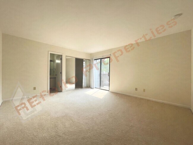 Building Photo - Beautiful 2 bedroom 2.5 bath Condo w/ 2 Reserved Parking Space @ Finley Forest, Chapel Hill, Avai...
