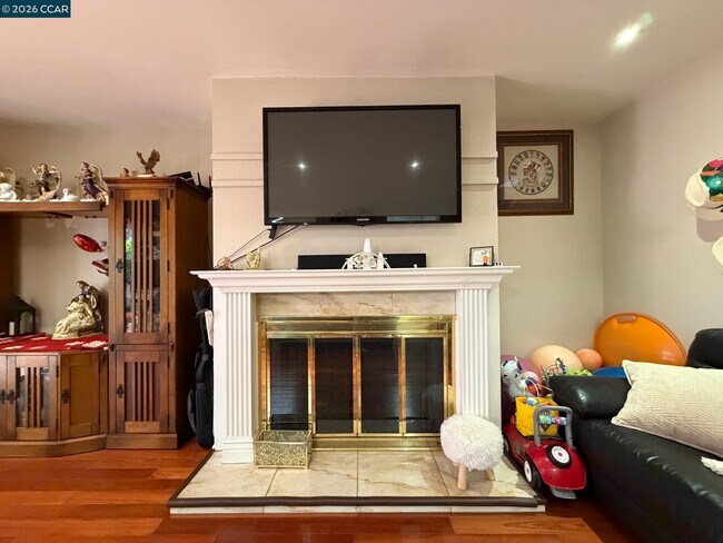 Building Photo - 6 Basin Ct