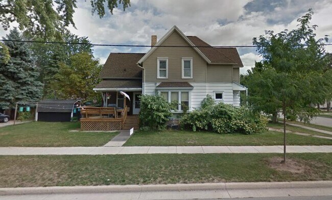 Building Photo - 820 N State St