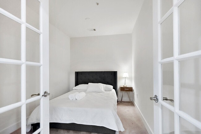 Building Photo - 238 S West St