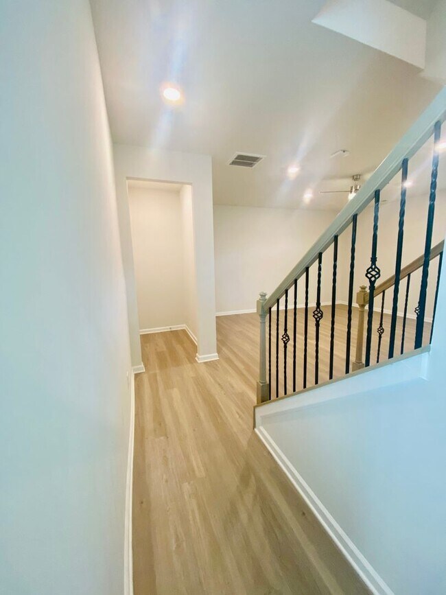 Building Photo - 3BR/3.5 Bath Townhouse in Ballantyne