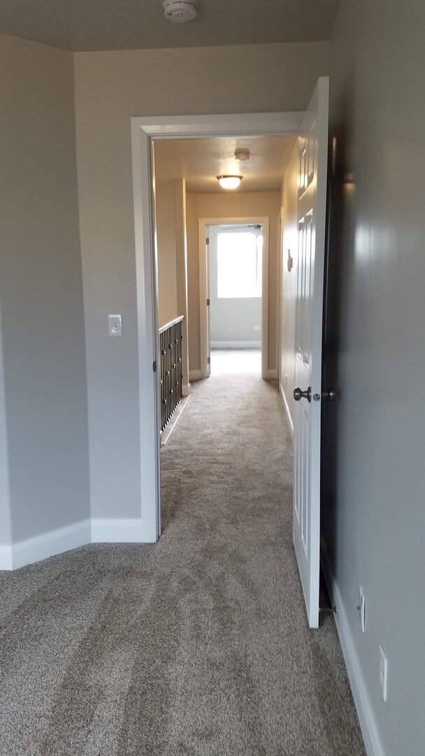 Building Photo - 3 bed -2.5 bath - Newer townhome in the he...