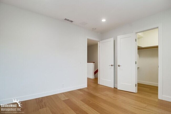 Building Photo - Modern 2Bdm 1.5Ba Townhome in Point Loma w...
