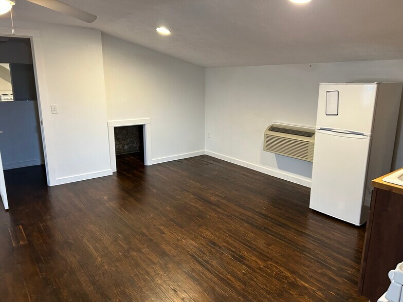 Building Photo - 2335 N 61st St