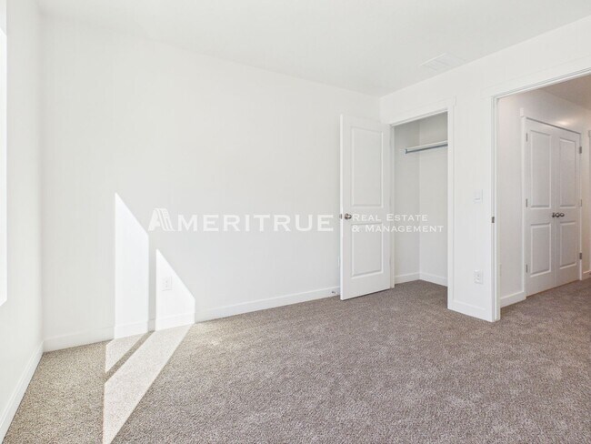 Building Photo - 1868 E 640 N