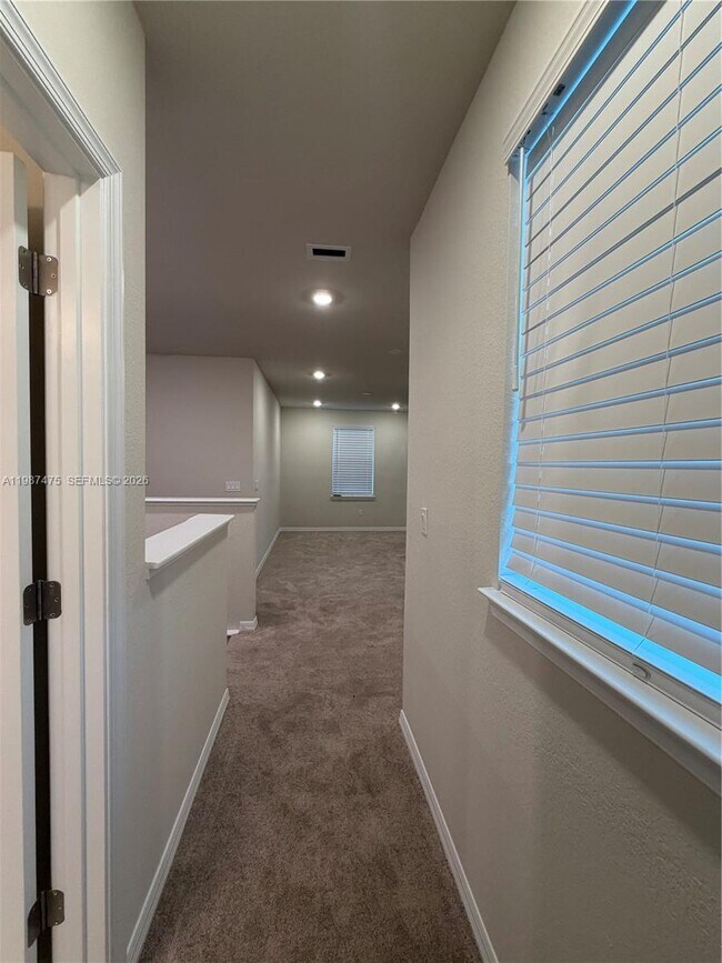 Building Photo - 12251 SW Periwinkle Ct