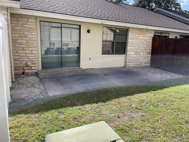 Building Photo - 21013 Highland Lake Dr