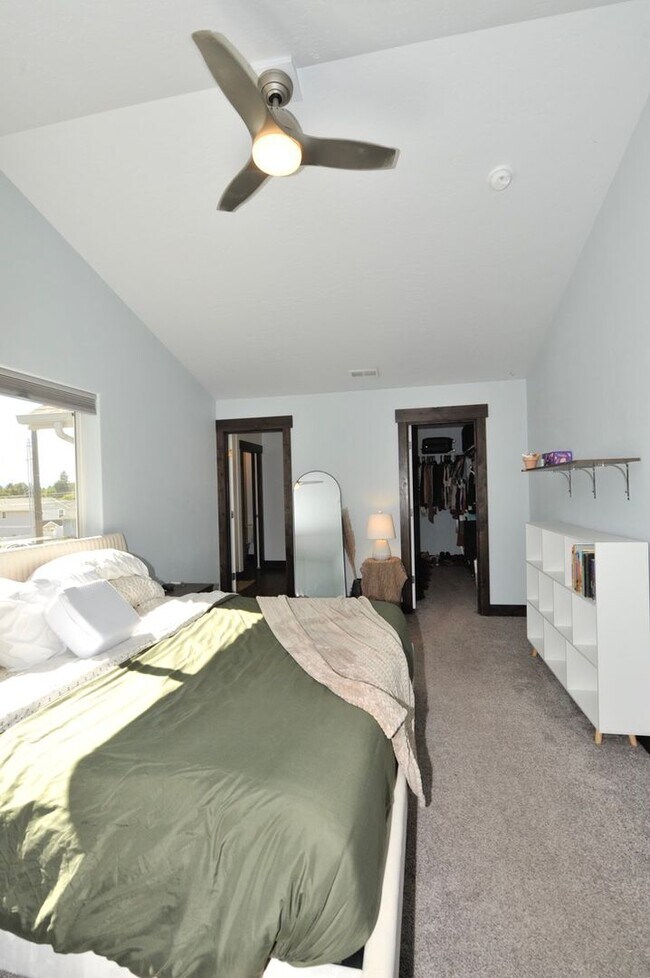 Building Photo - Canfield Mountain 3 bed 2.5 bath with loft...