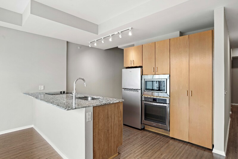 Building Photo - 450 N St Clair St