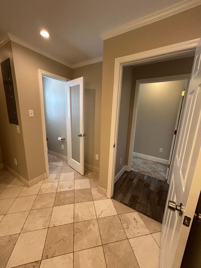 Building Photo - Charming 2 Bedroom/2.5 Bathroom home in Sandfly