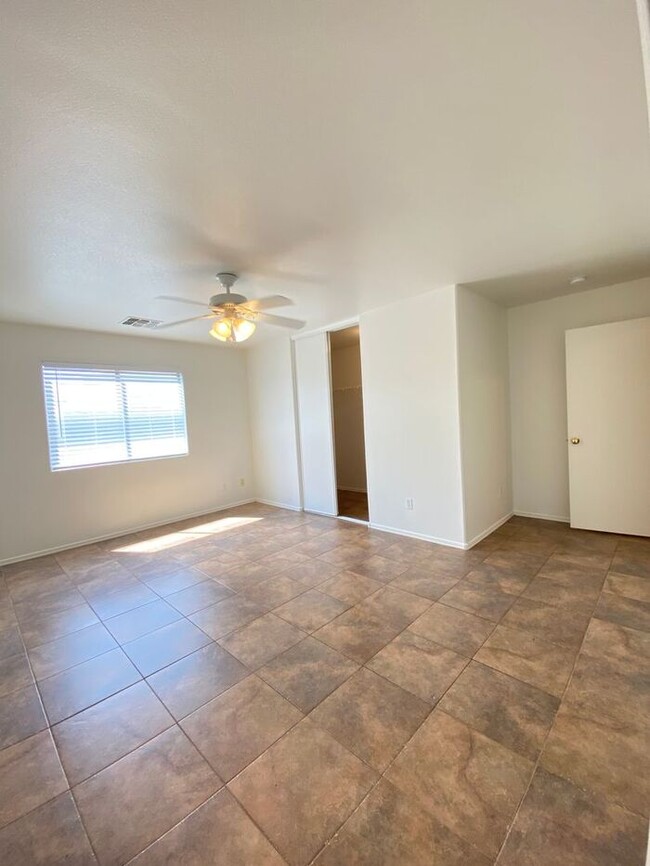 Building Photo - COMING SOON! Spacious 3 Bed 2 Bath home in...