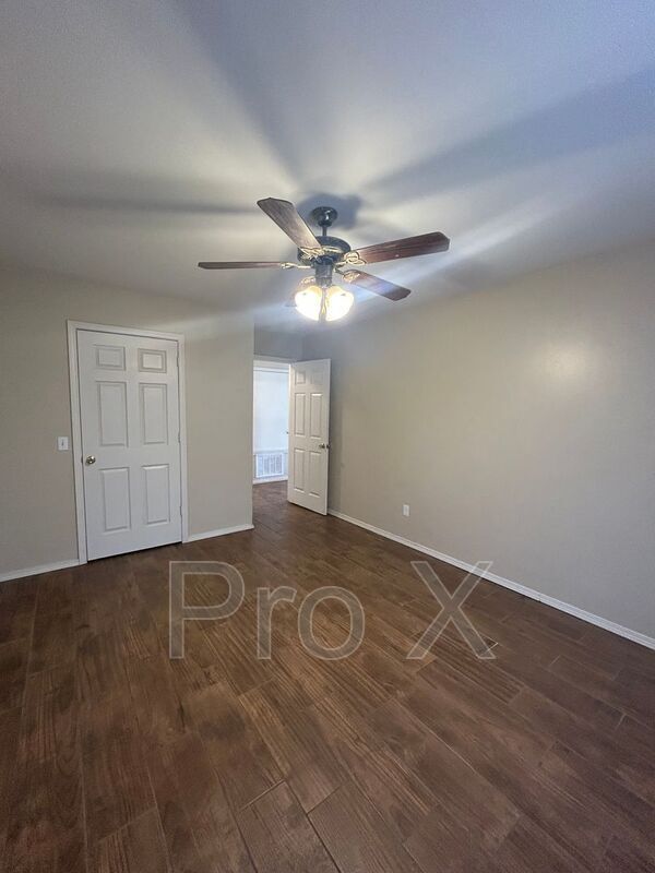 Building Photo - 1403 Camellia Dr