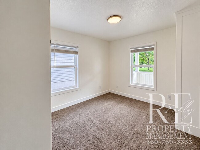 Building Photo - 109 N Wycoff Ave
