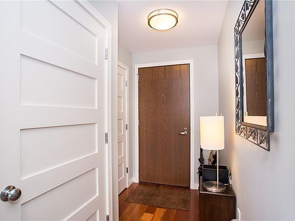 Building Photo - "Chic 1-Bedroom Urban Retreat with Granite...