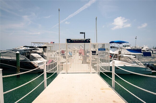 Building Photo - 1717 N Bayshore Dr