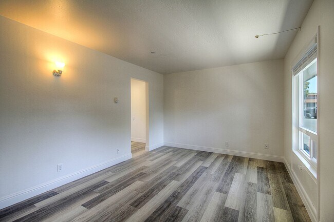 Building Photo - 303 Farmers Ln