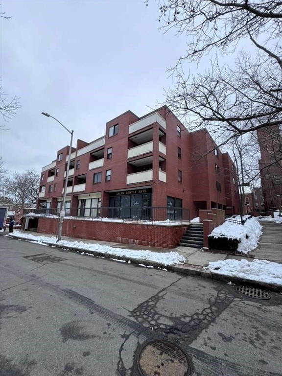 Building Photo - 20 Central St