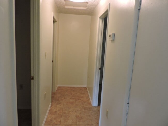 Building Photo - 670 SW Cardinal Dr