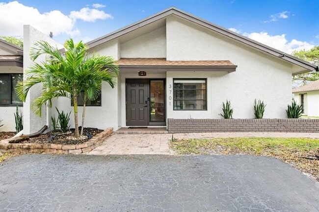 Building Photo - 3701 Arelia Dr