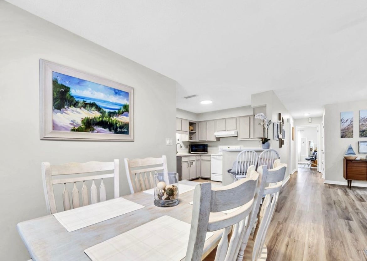 Dining area - 321 Woodham Ct