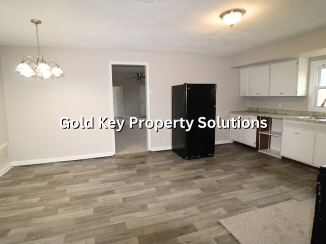 Building Photo - 3 BR 1 BA House with Back Deck and TWO Bonus Rooms! NO CATS (NO SECTION 8)